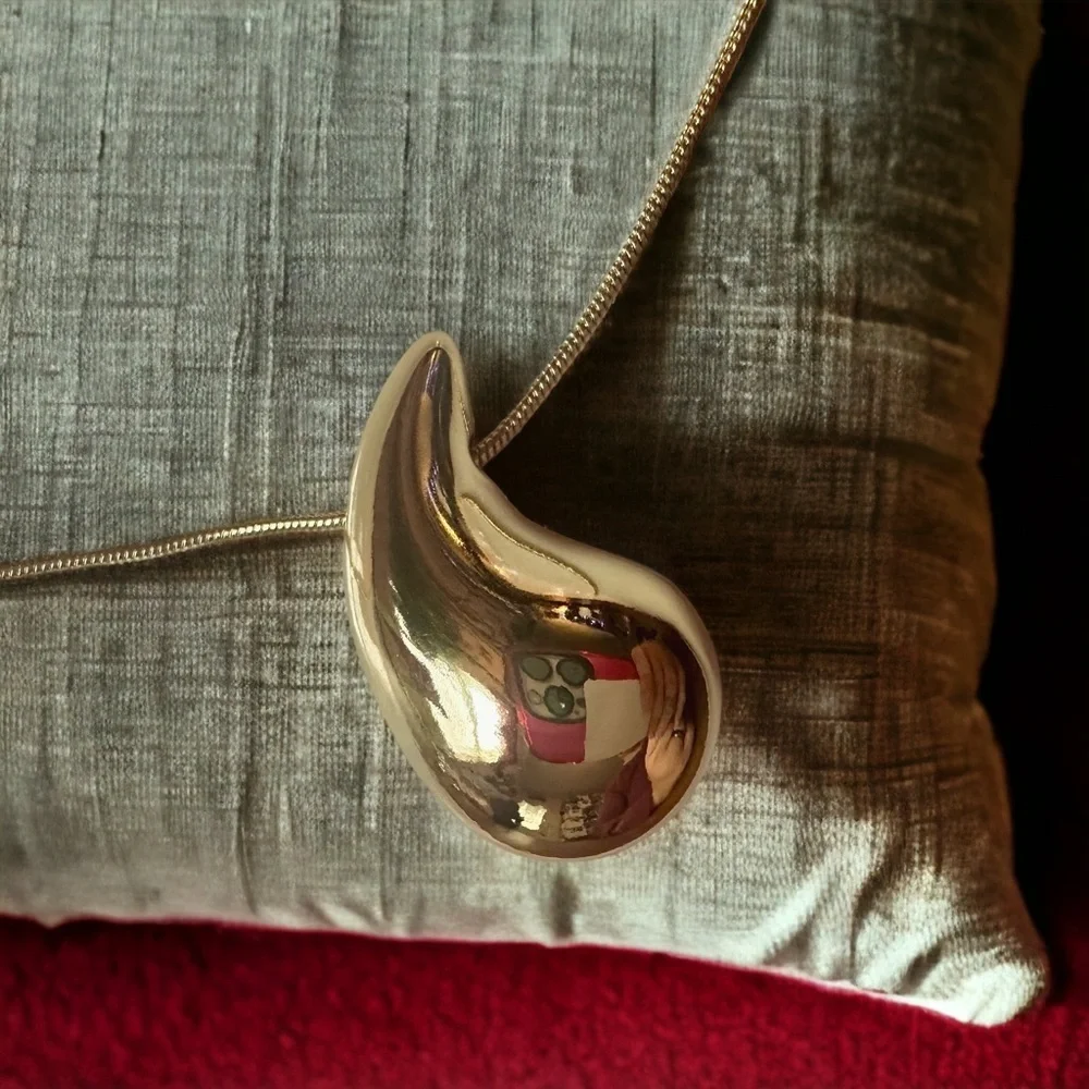 NEW Goldtone Contemporary Modern Water Drop Pendant Necklace